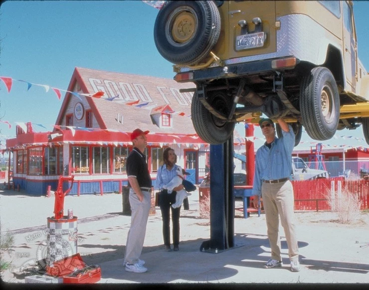 Невероятные приключения Супер Дэйва 2000 скачать торрентом Невероятные приключения Супер Дэйва 2000 скачать торрентом