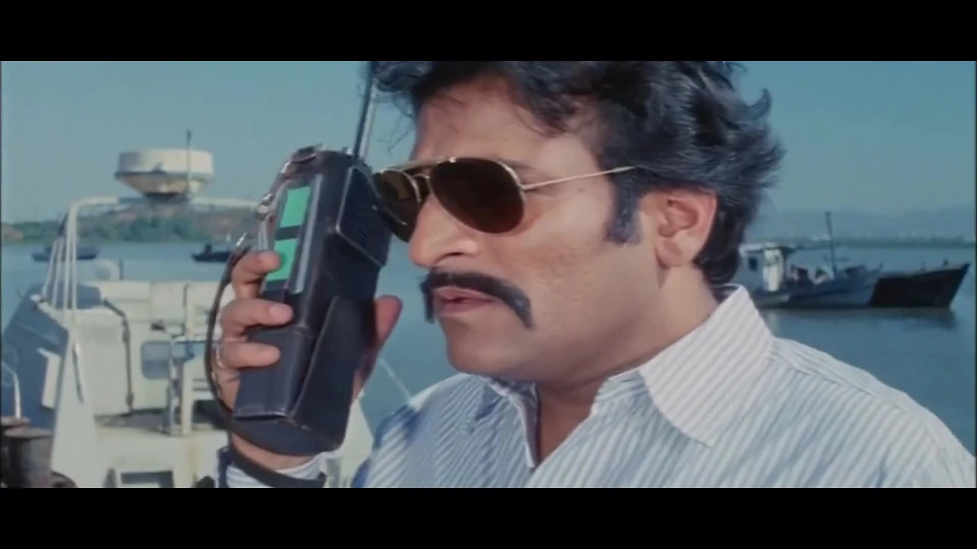 Чёрные дела честных людей / Kala Dhanda Goray Log (1986)